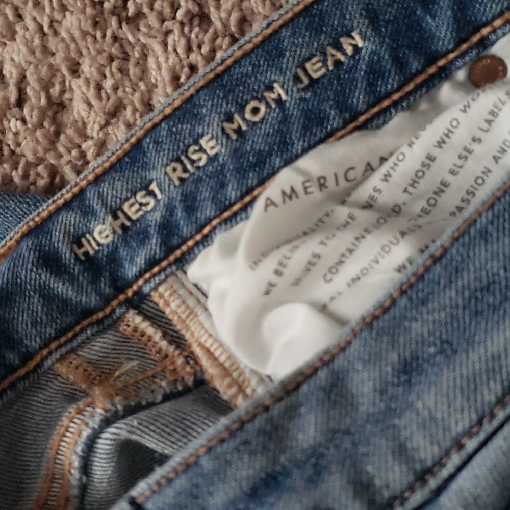 AE Highest Rise Mom Jeans Sz 4 - Picture 6 of 7